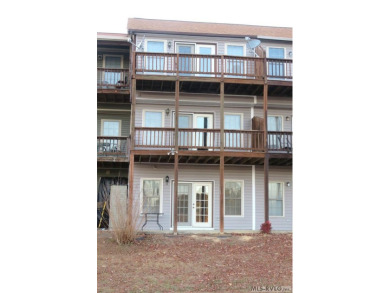 This three-story WATERFRONT townhome is an excellent investment - photo 36
