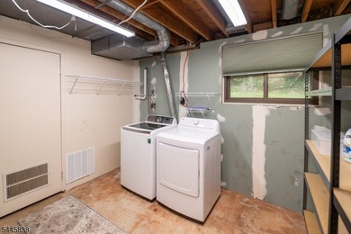 Welcome to this meticulously kept 2-bedroom townhouse complete - photo 38