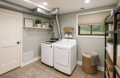Welcome to this meticulously kept 2-bedroom townhouse complete - photo 39