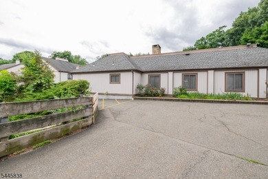 Welcome to this meticulously kept 2-bedroom townhouse complete - photo 48