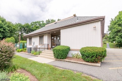 Welcome to this meticulously kept 2-bedroom townhouse complete - photo 49