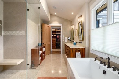 A custom-built legacy home within the gates of Marabou Ranch - photo 14