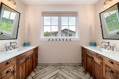 A custom-built legacy home within the gates of Marabou Ranch - photo 28