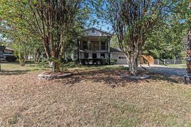 Lake Home For Sale in Chandler, Texas