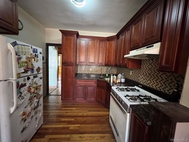 Single-family home located at 625 E 93rd St, Brooklyn, NY 11236 - photo 3