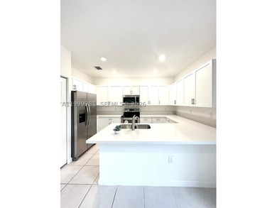 This 3-bedroom, 3.5-bath townhome in Via Ventura delivers the - photo 3
