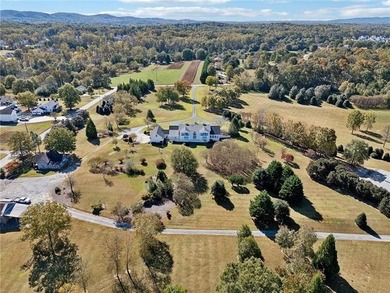 Once in a lifetime opportunity to own a picturesque property - photo 4
