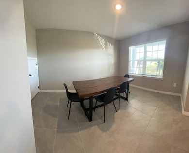Buyers financing fell thru, exquisite waterfront luxury home - photo 17