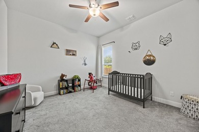 Stunning curb appeal. Immaculate, well-maintained 4-bedroom - photo 22