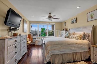 Bright 3-bedroom, 2-bathroom co-op in the heart of Long Beach - photo 10