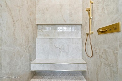 LUXURY NEW CONSTRUCTION! This Gorgeous House is 4135 sq ft. 8 - photo 11