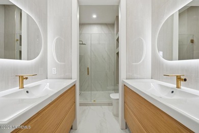 LUXURY NEW CONSTRUCTION! This Gorgeous House is 4135 sq ft. 8 - photo 12