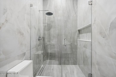 LUXURY NEW CONSTRUCTION! This Gorgeous House is 4135 sq ft. 8 - photo 13