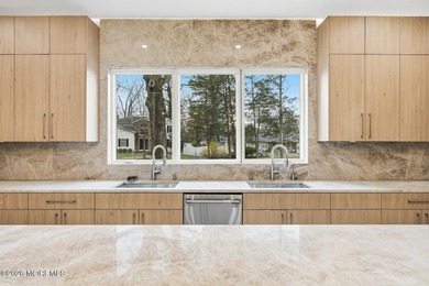 LUXURY NEW CONSTRUCTION! This Gorgeous House is 4135 sq ft. 8 - photo 15