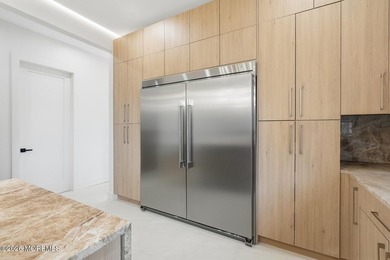 LUXURY NEW CONSTRUCTION! This Gorgeous House is 4135 sq ft. 8 - photo 16