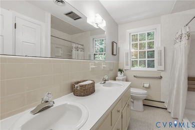 Gorgeous one owner well maintained custom built home in Bexley! - photo 17
