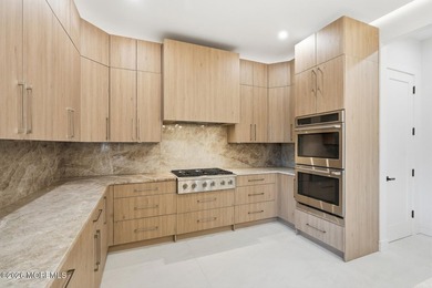 LUXURY NEW CONSTRUCTION! This Gorgeous House is 4135 sq ft. 8 - photo 17