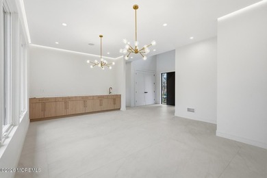 LUXURY NEW CONSTRUCTION! This Gorgeous House is 4135 sq ft. 8 - photo 18