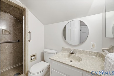 Gorgeous one owner well maintained custom built home in Bexley! - photo 23