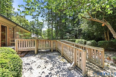 Gorgeous one owner well maintained custom built home in Bexley! - photo 34