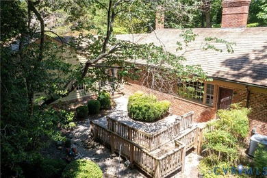 Gorgeous one owner well maintained custom built home in Bexley! - photo 37