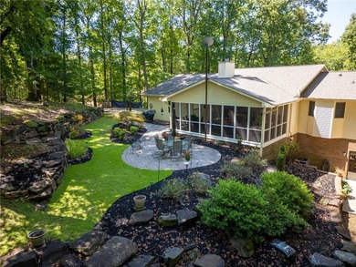 Discover an exceptional retreat in Westminster, where privacy - photo 1