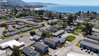 Well-maintained and turn-key, this 3 bedroom, 1.5 bathroom condo - photo 2