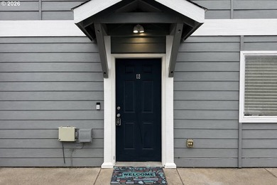 Well-maintained and turn-key, this 3 bedroom, 1.5 bathroom condo - photo 3