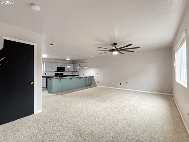 Well-maintained and turn-key, this 3 bedroom, 1.5 bathroom condo - photo 4