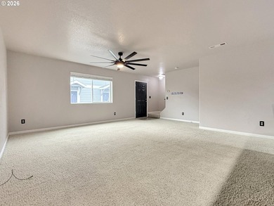 Well-maintained and turn-key, this 3 bedroom, 1.5 bathroom condo - photo 6