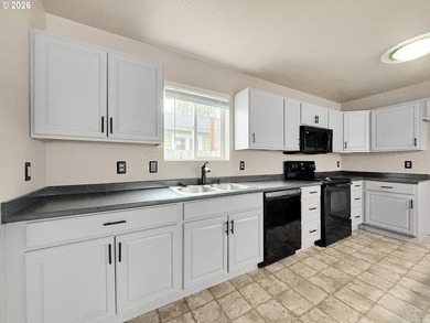 Well-maintained and turn-key, this 3 bedroom, 1.5 bathroom condo - photo 9
