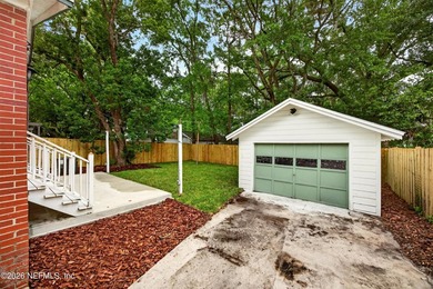 Welcome to this beautiful brick 2-bedroom, 2-bath bungalow in - photo 33