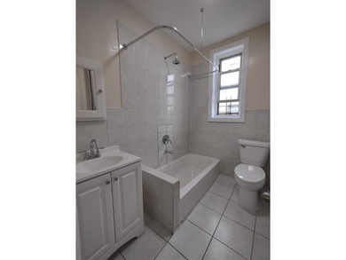 Market-rate rental building featuring 14.5 bedrooms, 6 bathrooms - photo 4