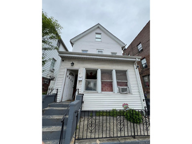East River Townhome/Townhouse Sale Pending in East Elmhurst New York