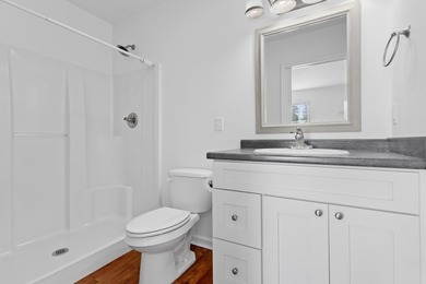 This quaint one bedroom, one bath offers simple southern charm - photo 4