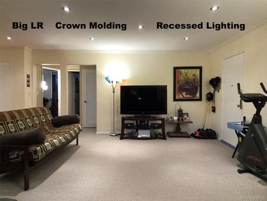 Desirable 2/3 BR w Modern, Open Concept Layout In Great Location - photo 11