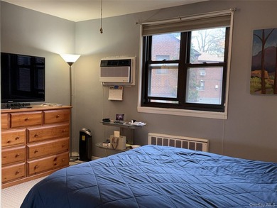 Desirable 2/3 BR w Modern, Open Concept Layout In Great Location - photo 13