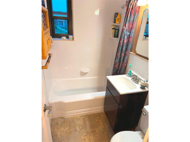 Desirable 2/3 BR w Modern, Open Concept Layout In Great Location - photo 18
