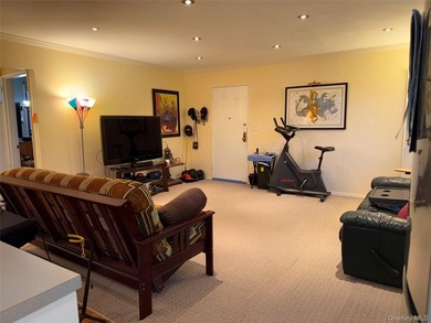 Desirable 2/3 BR w Modern, Open Concept Layout In Great Location - photo 20