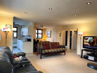 Desirable 2/3 BR w Modern, Open Concept Layout In Great Location - photo 21