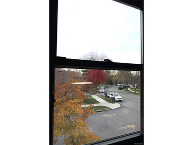 Desirable 2/3 BR w Modern, Open Concept Layout In Great Location - photo 23