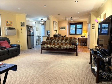 Desirable 2/3 BR w Modern, Open Concept Layout In Great Location - photo 24
