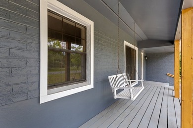 Completely remodeled and move in ready! This 3 bedroom, 2 - photo 4
