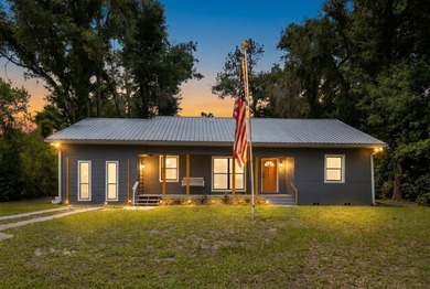 Completely remodeled and move in ready! This 3 bedroom, 2 - photo 6