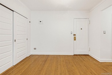 Welcome to The Grover Cleveland. A spacious and sun-filled - photo 3