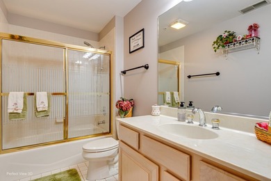 Premium Penthouse unit is a must see! It features vaulted - photo 14