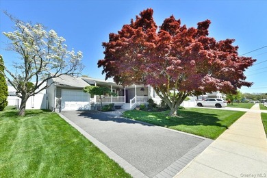Beautifully maintained 3-bedroom, 2.5-bath ranch located in the - photo 2