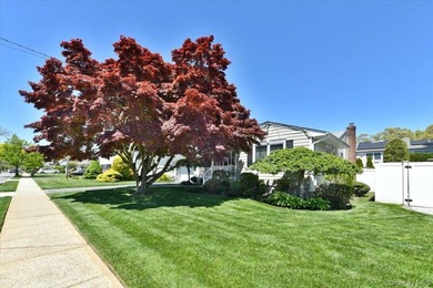 Beautifully maintained 3-bedroom, 2.5-bath ranch located in the - photo 4