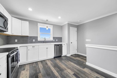 Directly across the street from the Gulf, this 2 bedroom, 2 - photo 10