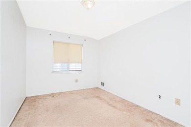 Welcome to this move-in ready 3 stories, townhouse-style - photo 8